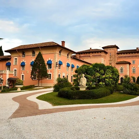 Отель Castello Di Spessa - Residenze D'epoca Каприва-дель-Фриули