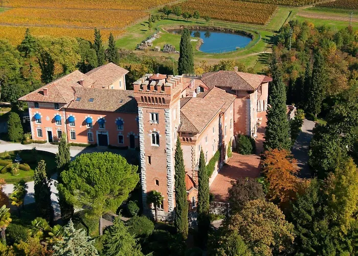 Отель Castello Di Spessa - Residenze D'epoca Каприва-дель-Фриули