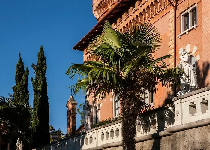 Castello Di Spessa - Residenze D'epoca Отель